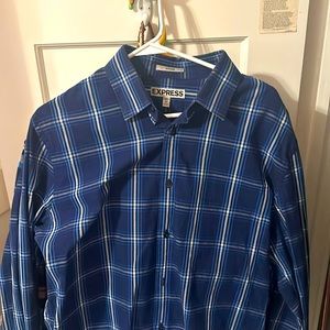 Fitted EXPRESS blue button down dress shirt
